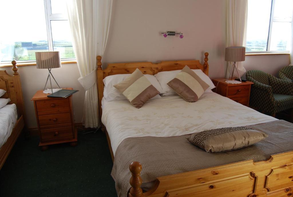 Quilty Clonmore Lodge B&B الغرفة الصورة