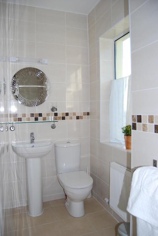Quilty Clonmore Lodge B&B الغرفة الصورة