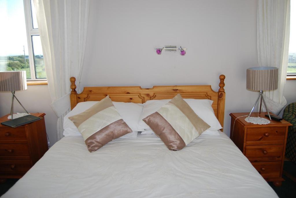 Quilty Clonmore Lodge B&B الغرفة الصورة