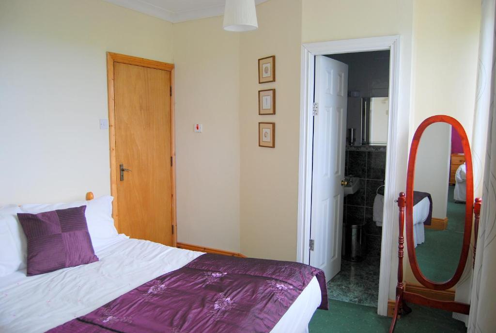 Quilty Clonmore Lodge B&B الغرفة الصورة